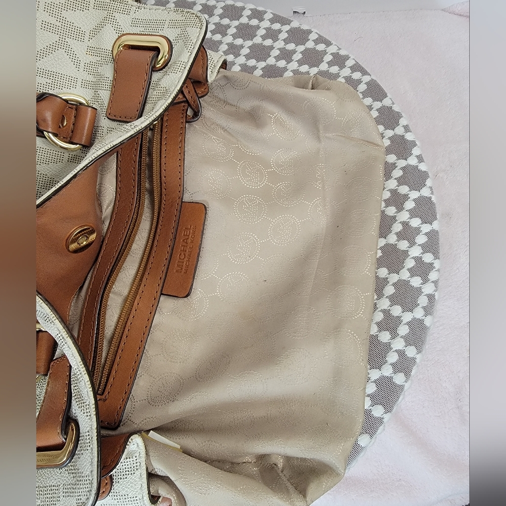 EUC Michael Kors Leather Shoulder /Crossbody bags - Picture 12 of 12